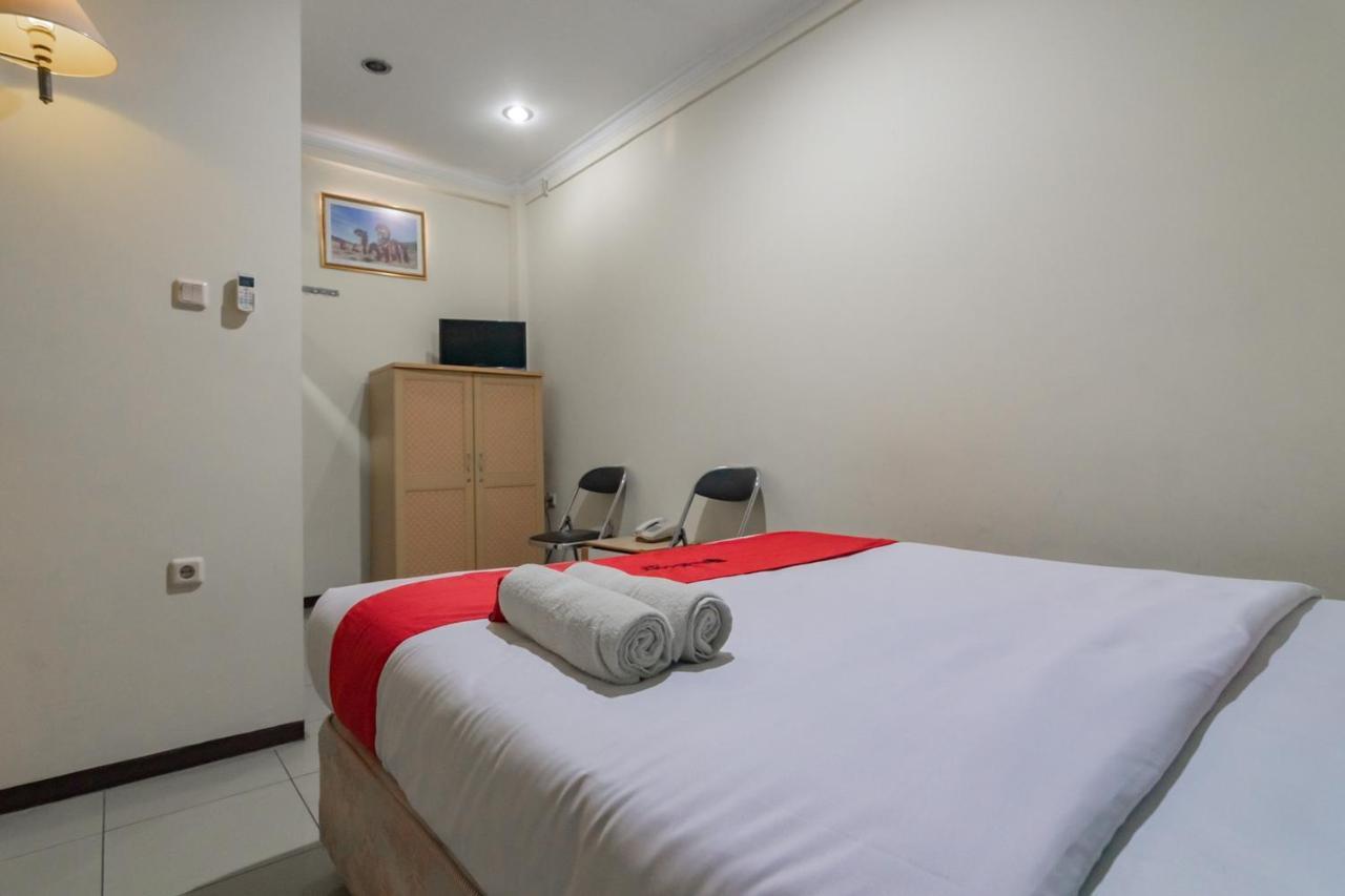 RedDoorz near Tegalega Bandung Hotel Bagian luar foto