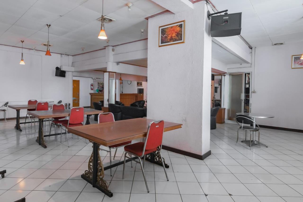 RedDoorz near Tegalega Bandung Hotel Bagian luar foto