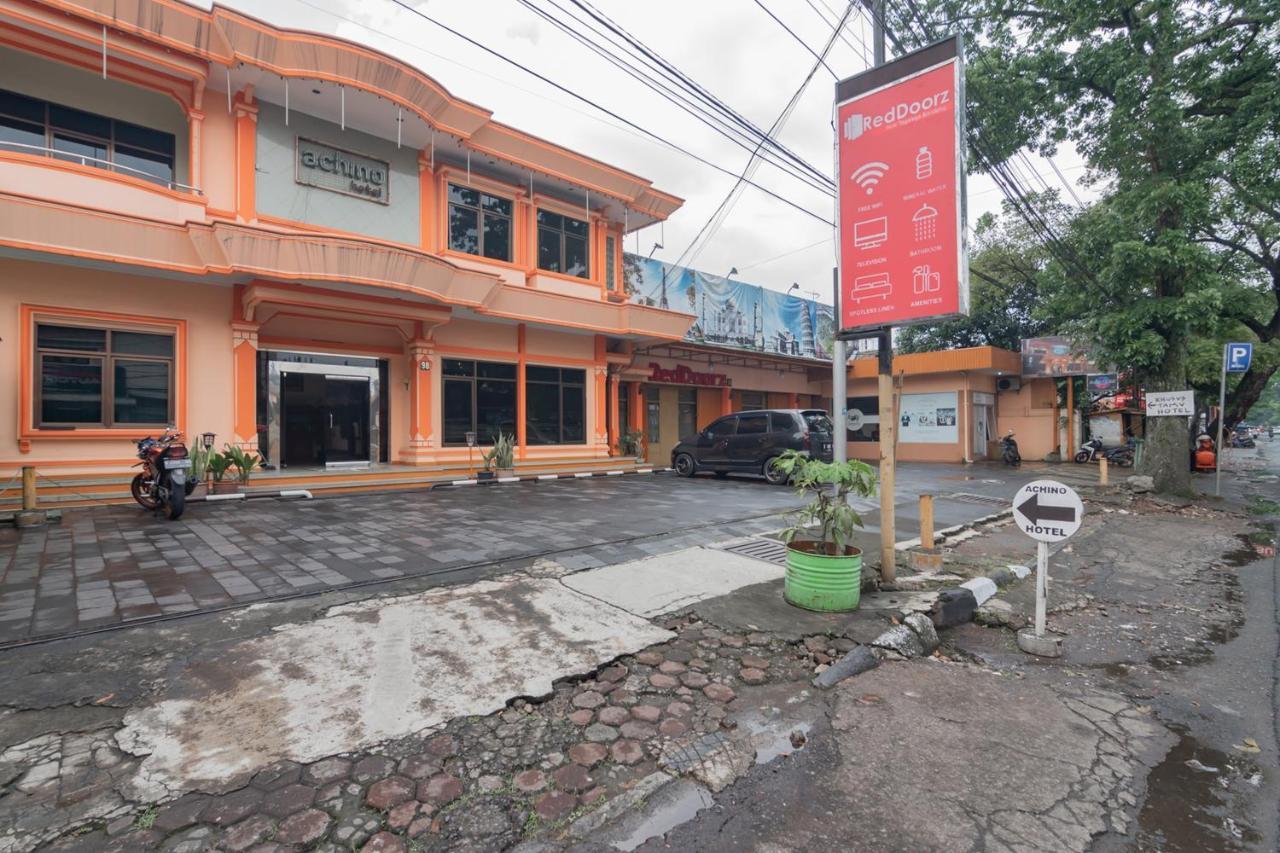 RedDoorz near Tegalega Bandung Hotel Bagian luar foto