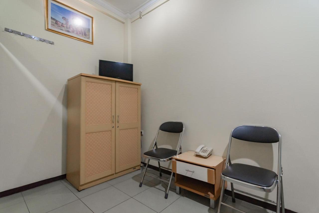 RedDoorz near Tegalega Bandung Hotel Bagian luar foto