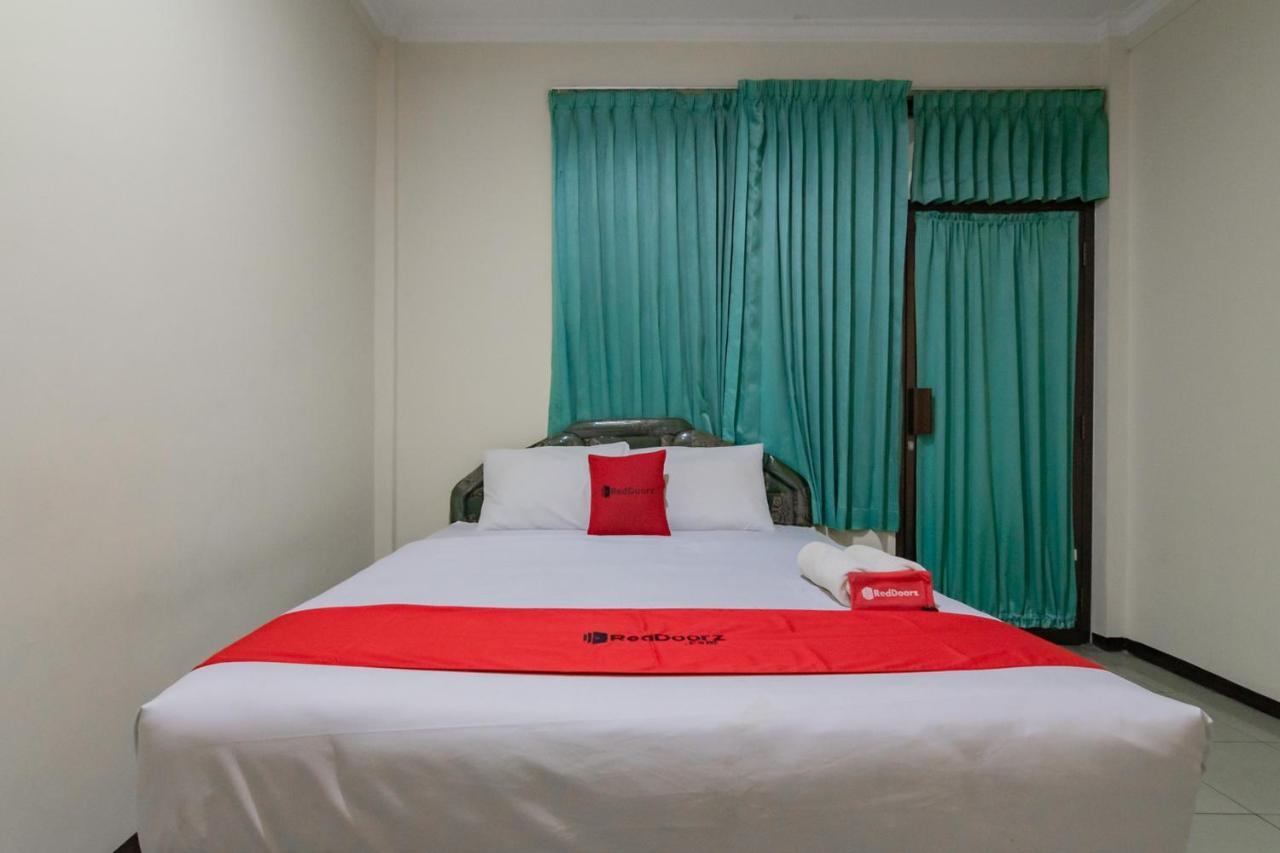 RedDoorz near Tegalega Bandung Hotel Bagian luar foto
