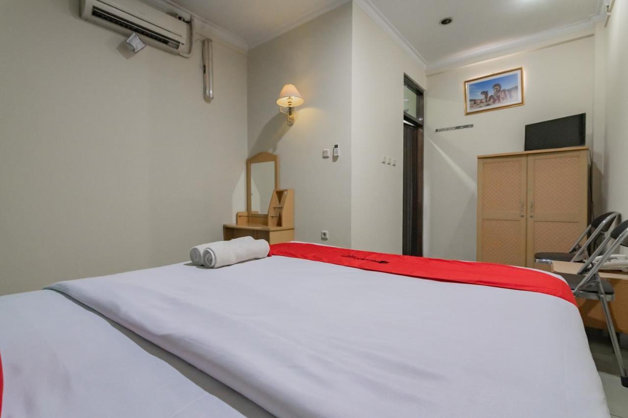 RedDoorz near Tegalega Bandung Hotel Bagian luar foto